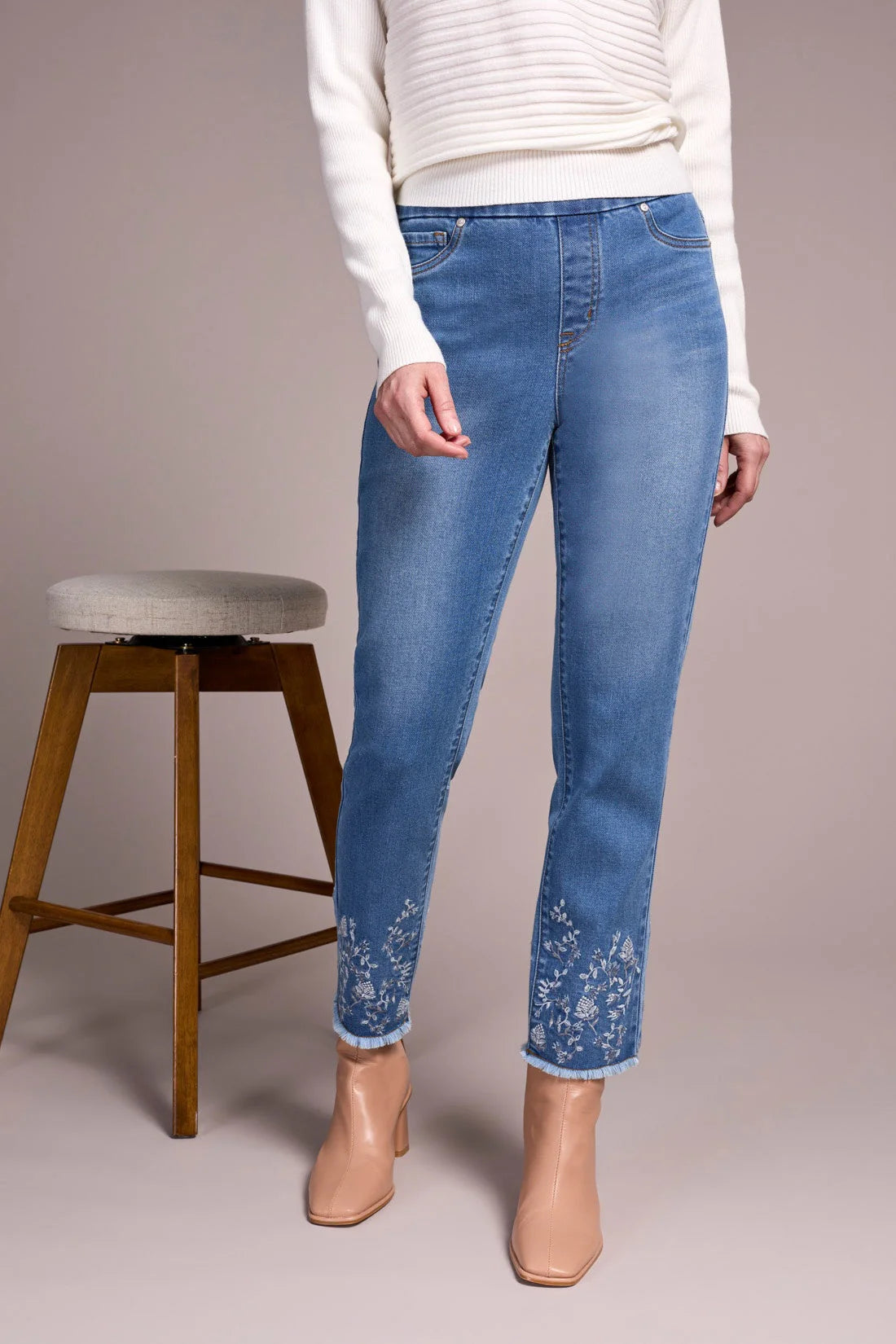 Audrey Pull On Slim Jeans W/ Embroidery