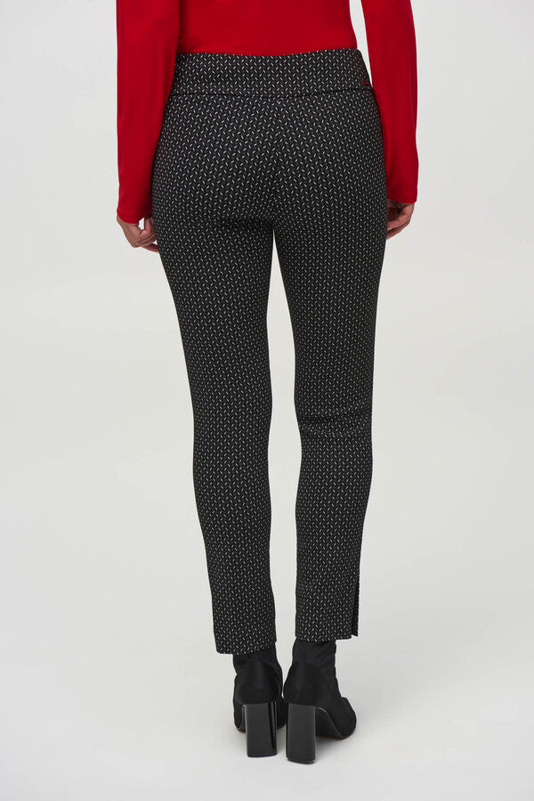 Ankle-length pant with buttons