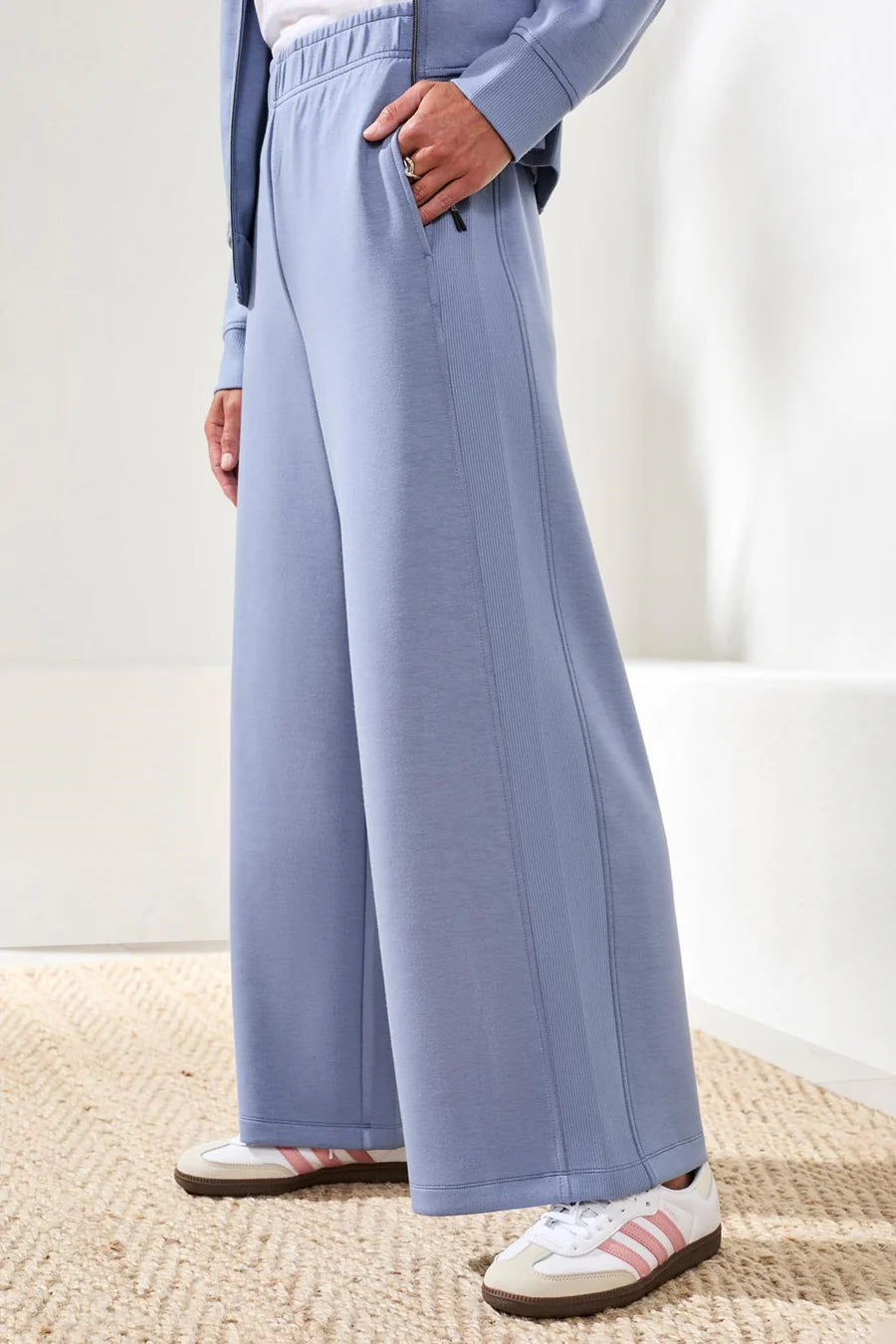 Techno Lux Ankle Pant